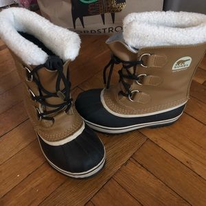 Sorel hand crafted natural rubber snow/rain boots